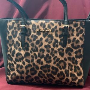 Micheal Kors Leopard and black leather bag!